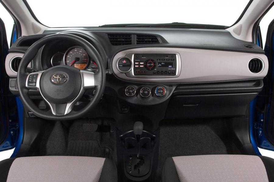  Toyota Yaris 2013 года  (фото 10 из 22)